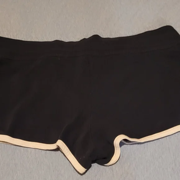 Shorts - Picture 3 of 3